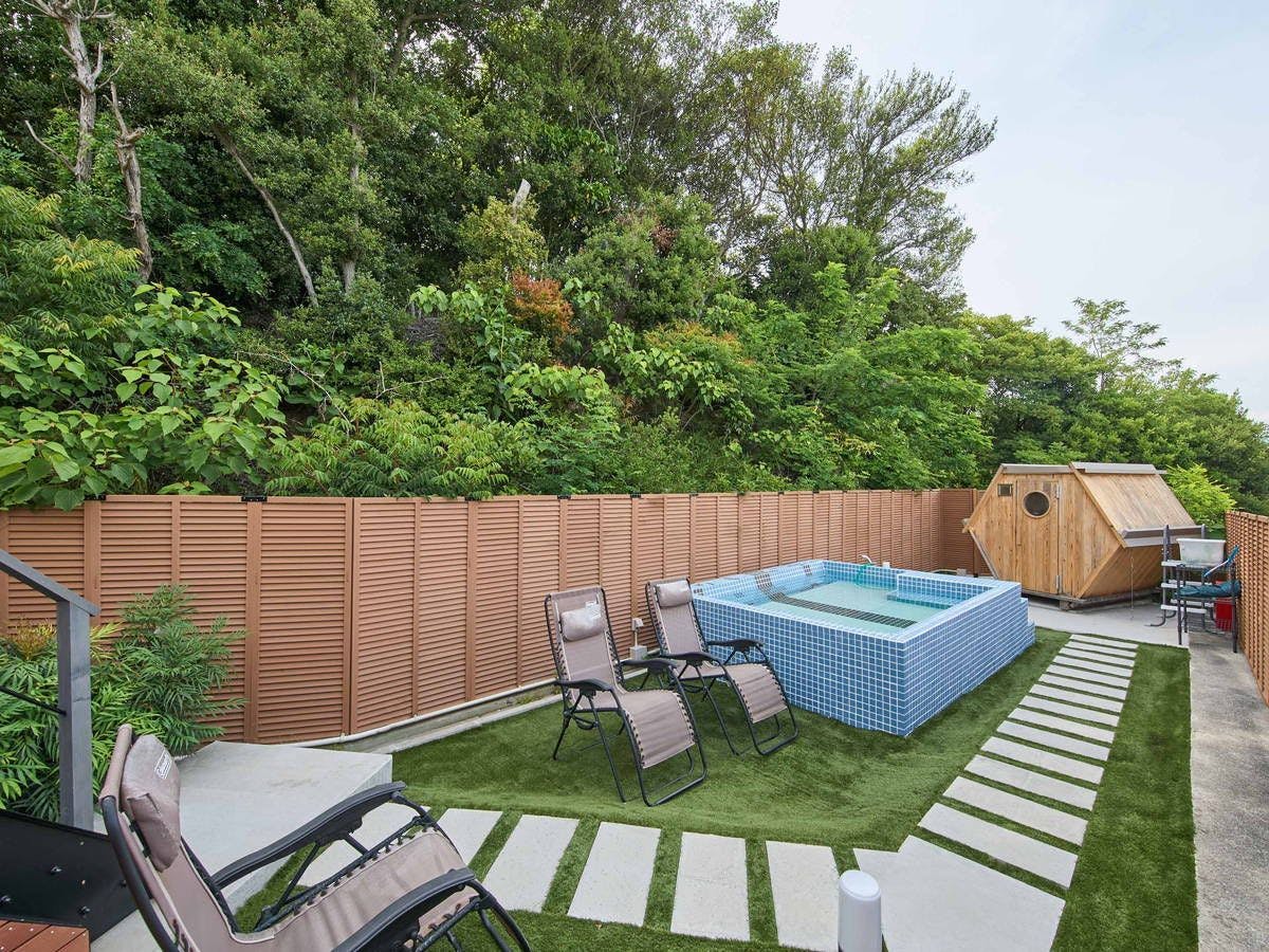 ซาวน่า: พื้นที่พักผ่อนกลางแจ้ง・อ่างน้ำเย็น