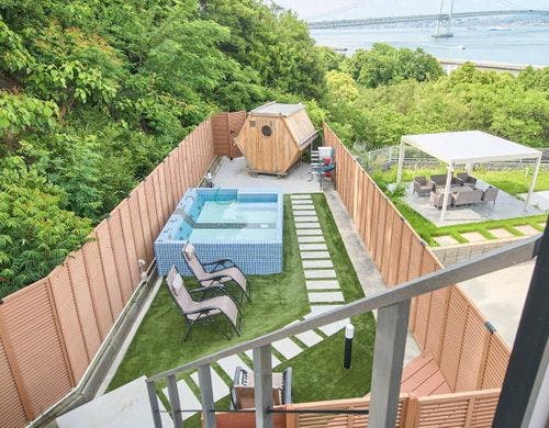 サウナ：外気浴スペース・水風呂