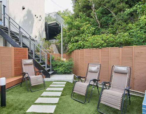 サウナ：外気浴スペース