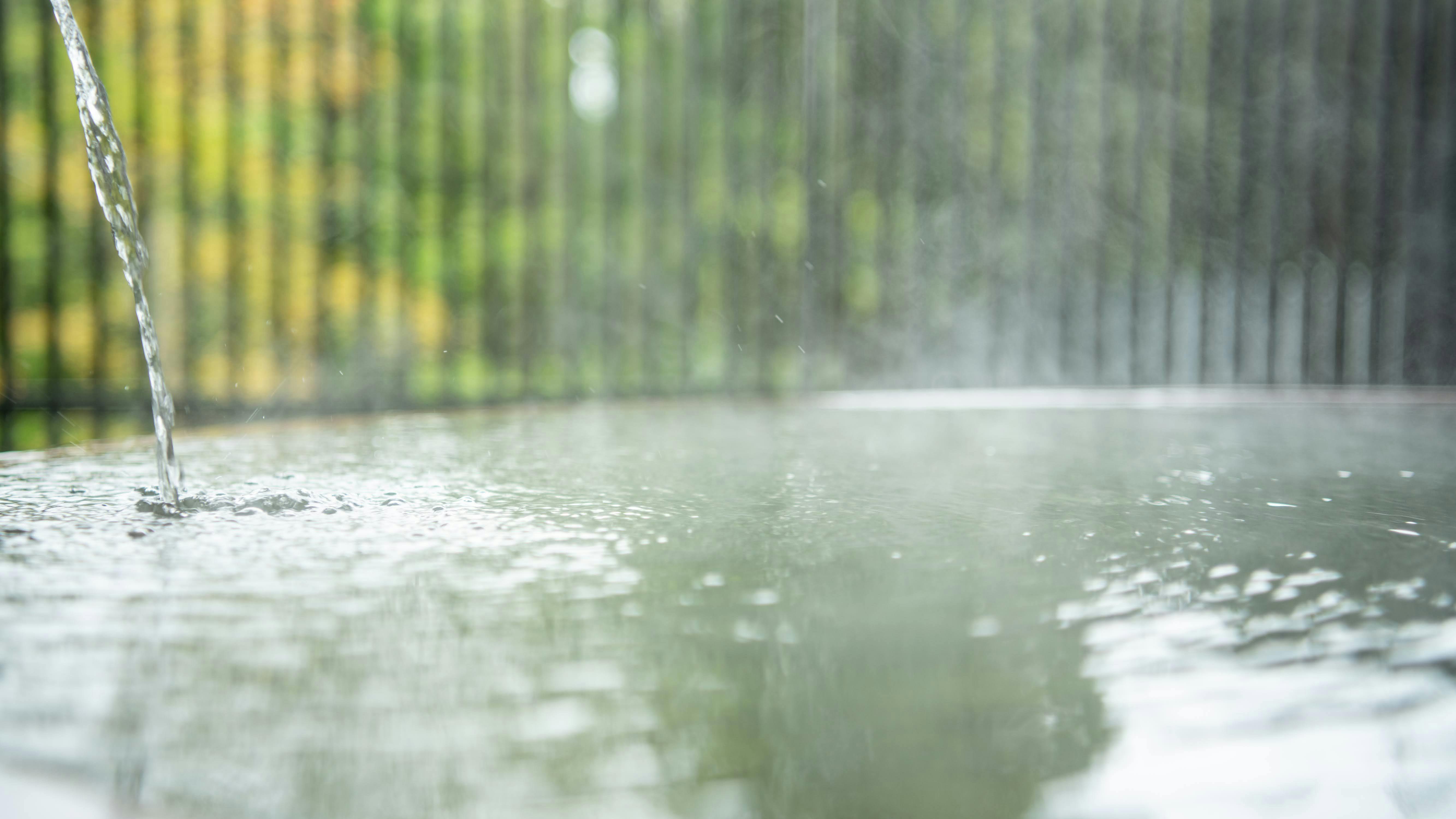 大涌谷温泉の硫黄泉の掛け流し温泉