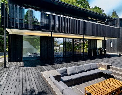 強羅の星空を楽しむことのできるウッドデッキ