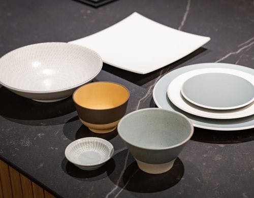 様々な食事に合う光洋陶器等の食器をご用意