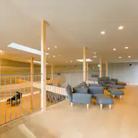 พื้นที่โรงภาพยนตร์พร้อมโปรเจคเตอร์