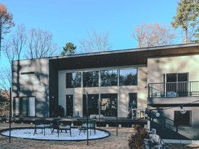 【山梨県富士五湖エリアの高級貸別荘・コテージ・ログハウス・コンドミニアム】ASH Villa 富士河口湖