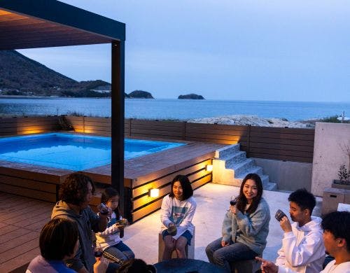 鉄板でBBQもできる焚き火台。