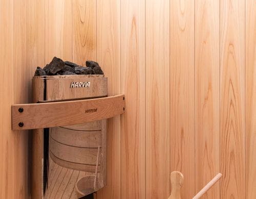 ６０ー６５度の中温サウナ。ロウリュウあり