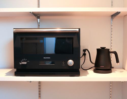 BALMUDAのオーブンレンジ、電気ケトルあり