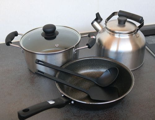 調理器具・食器・カトラリー完備。