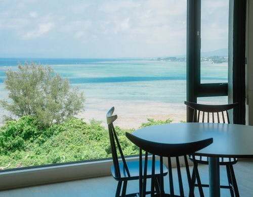 【一日中眺めていたい絶景の青い海】