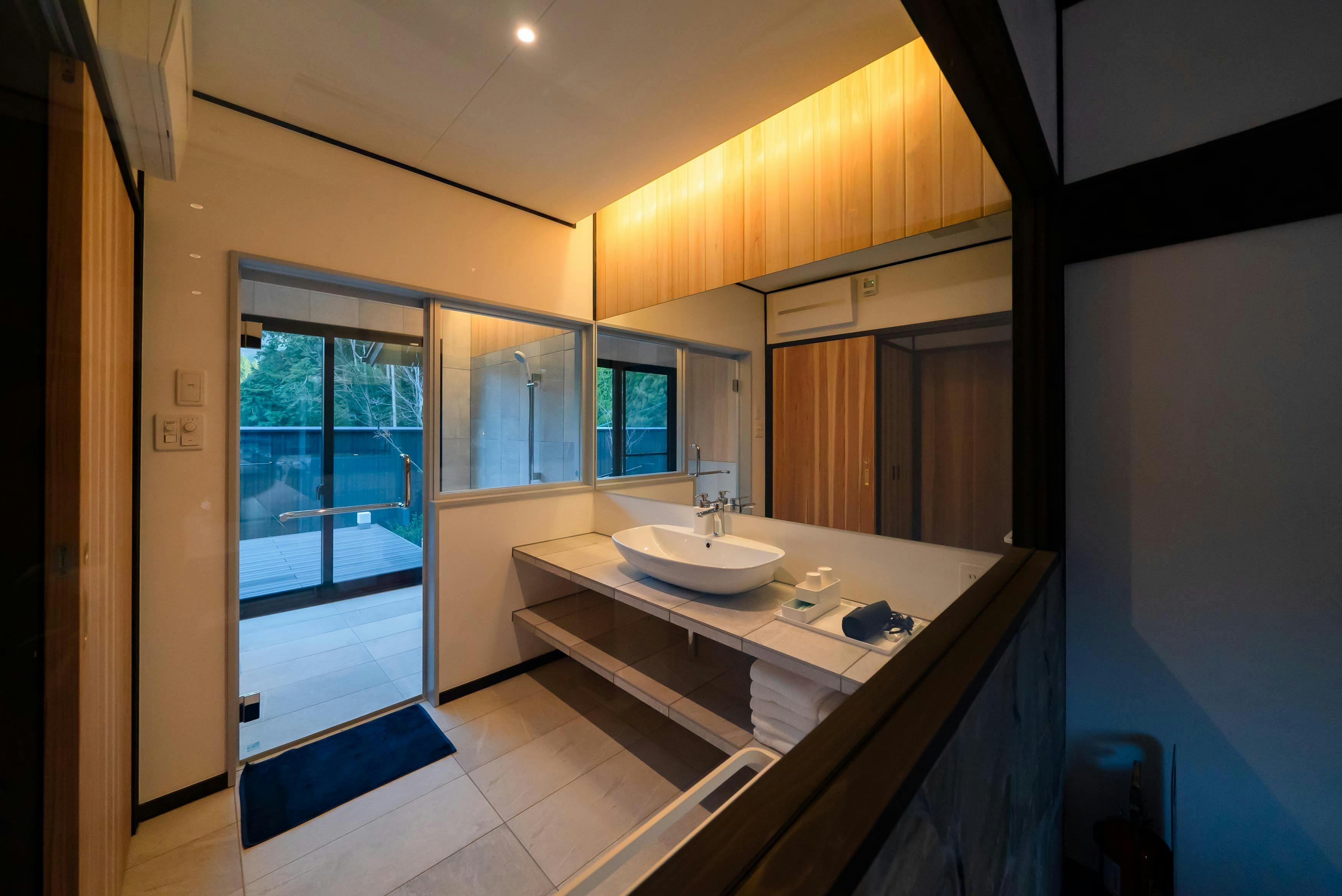 広々とした浴室