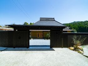 小塩の灯り「石垣の別荘」