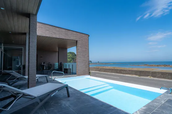 สระว่ายน้ำอาคาร B