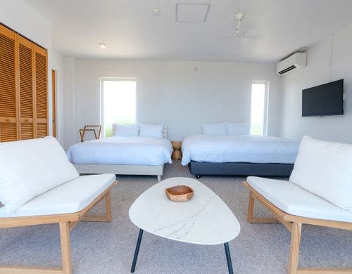 白を基調としたナチュラルな内装。