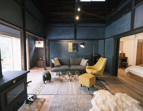 薪ストーブのあるリビングルーム