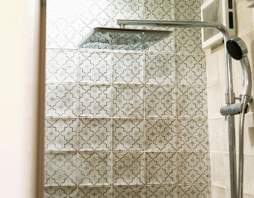 母屋にあるシャワーブース