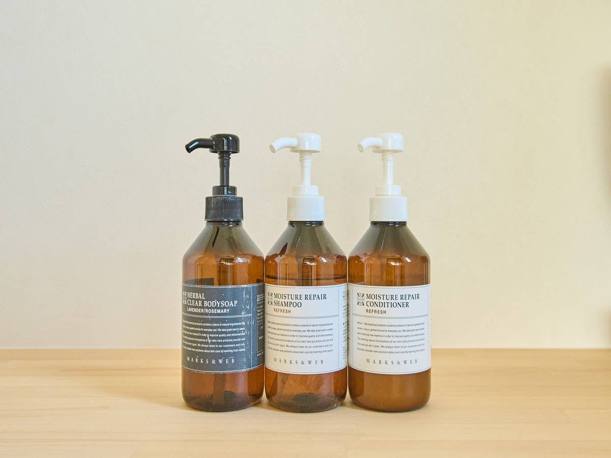 Perlengkapan mandi: Shampoo dan sejenisnya