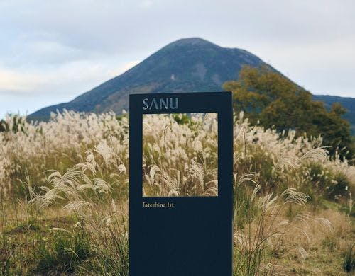 こちらのサインを目印にお越しください。