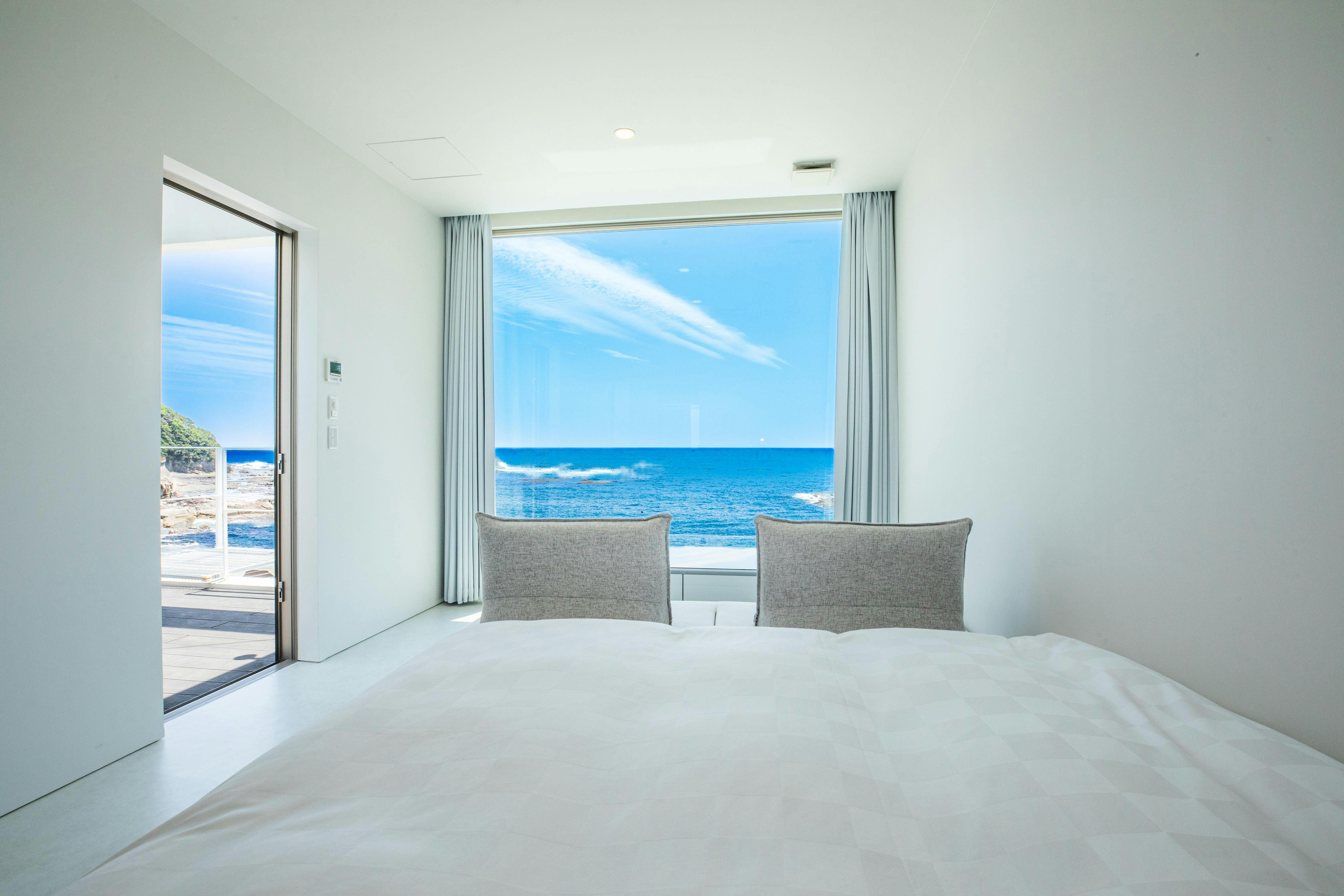 はなれから海を一望