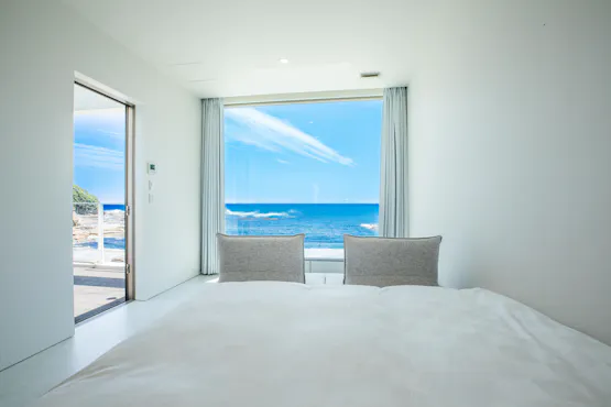 はなれから海を一望