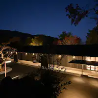 ภายนอก (กลางคืน)