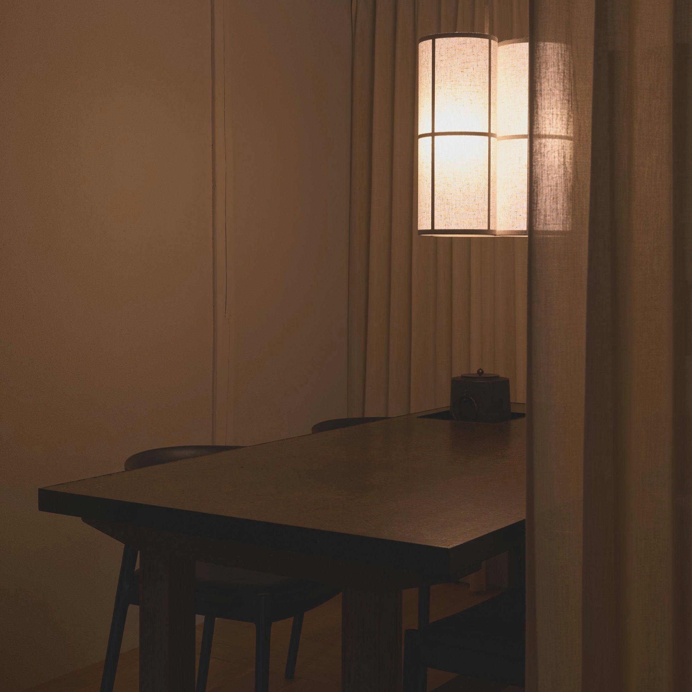 栗で染めた能登和紙１枚でつくる大テーブル