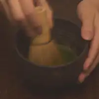 九谷焼・吉田太郎氏の茶椀で、抹茶を点てる