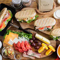 朝食 信州産パニーニ