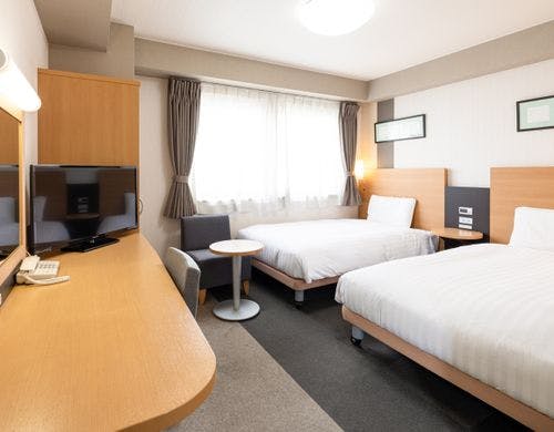 【ツインエコノミー】広めのデスクを設置