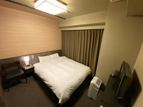 ◆Kamar Queen Bebas Rokok◆ Tempat Tidur Simmons