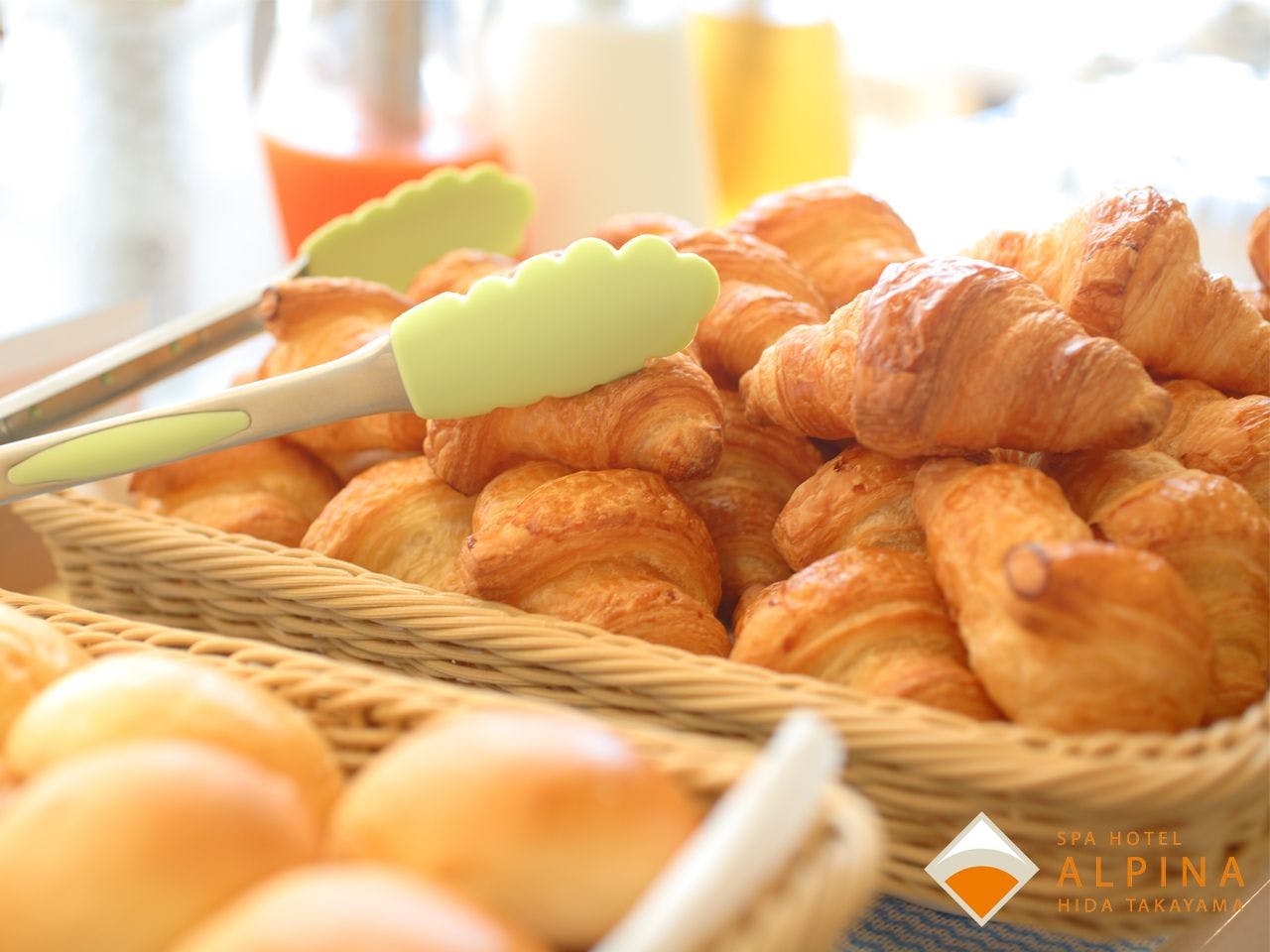 ครัวซองต์อบสดใหม่กรอบอร่อย