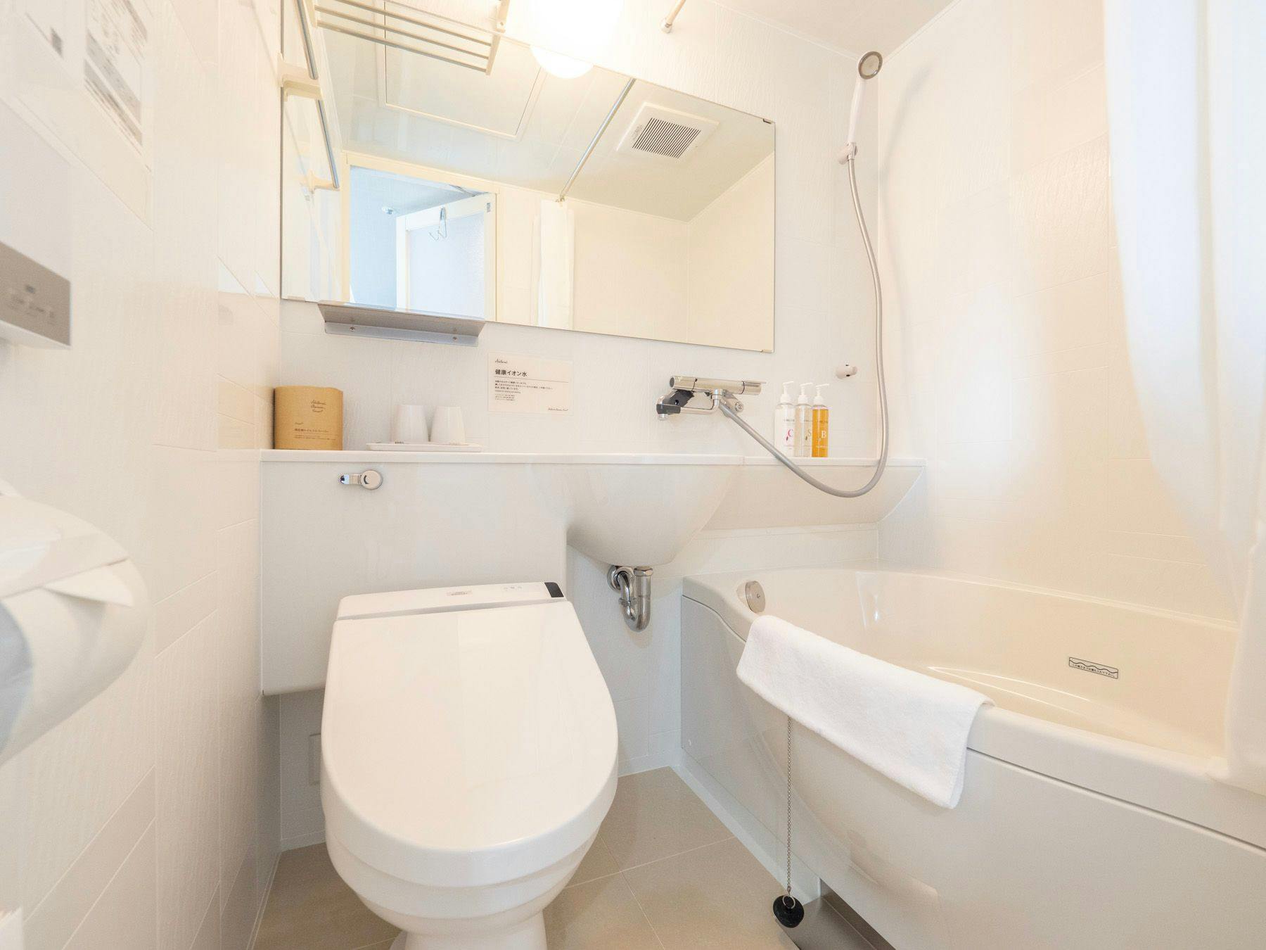 Dilengkapi dengan kamar mandi unit