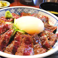 写真提供:熊本県観光連盟 あか牛丼