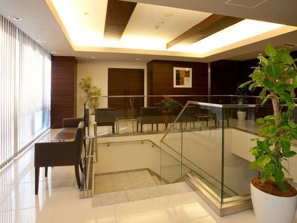 ロビー吹き抜け階段