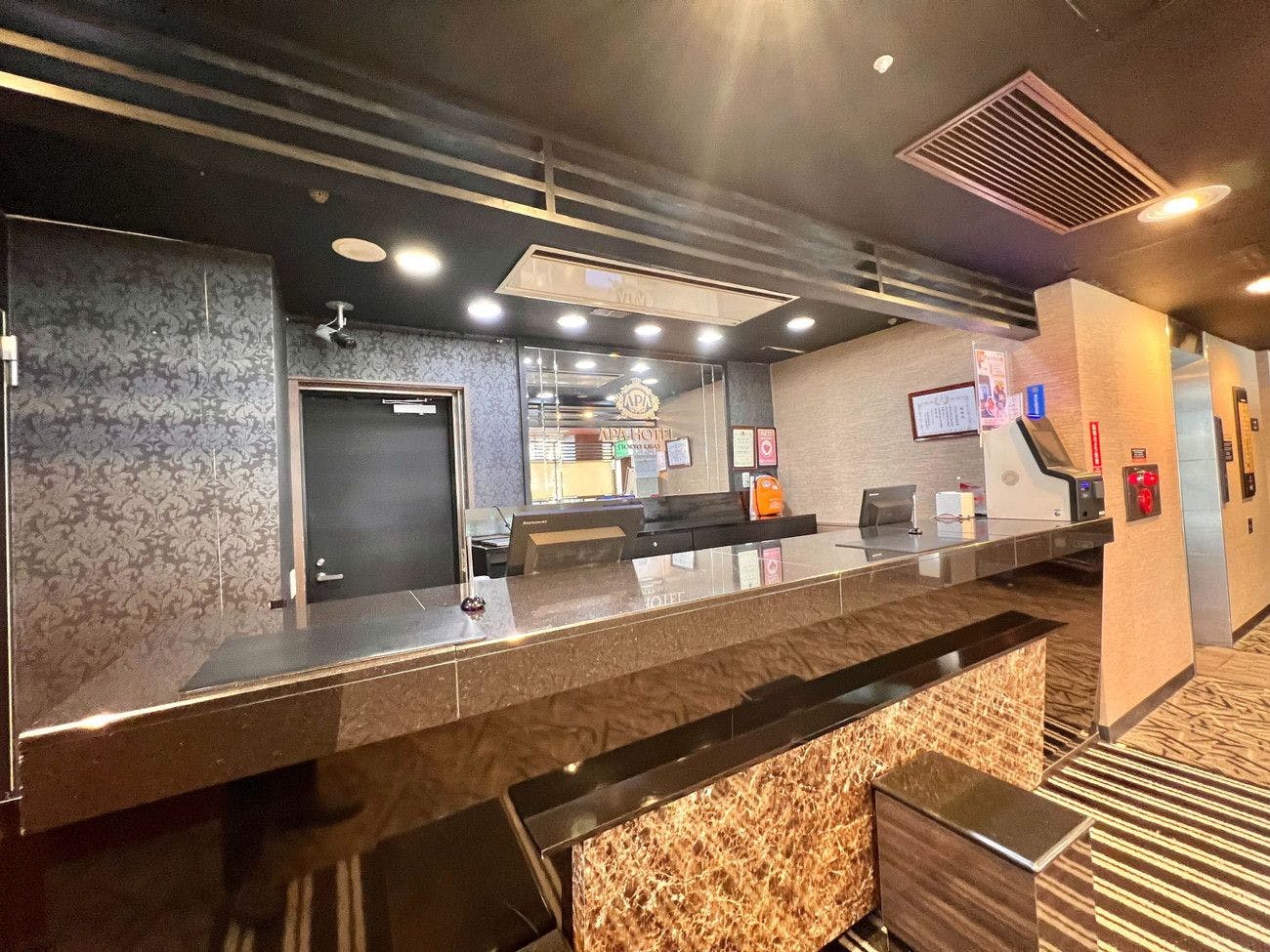 フロントカウンター