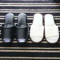 Dua jenis sandal