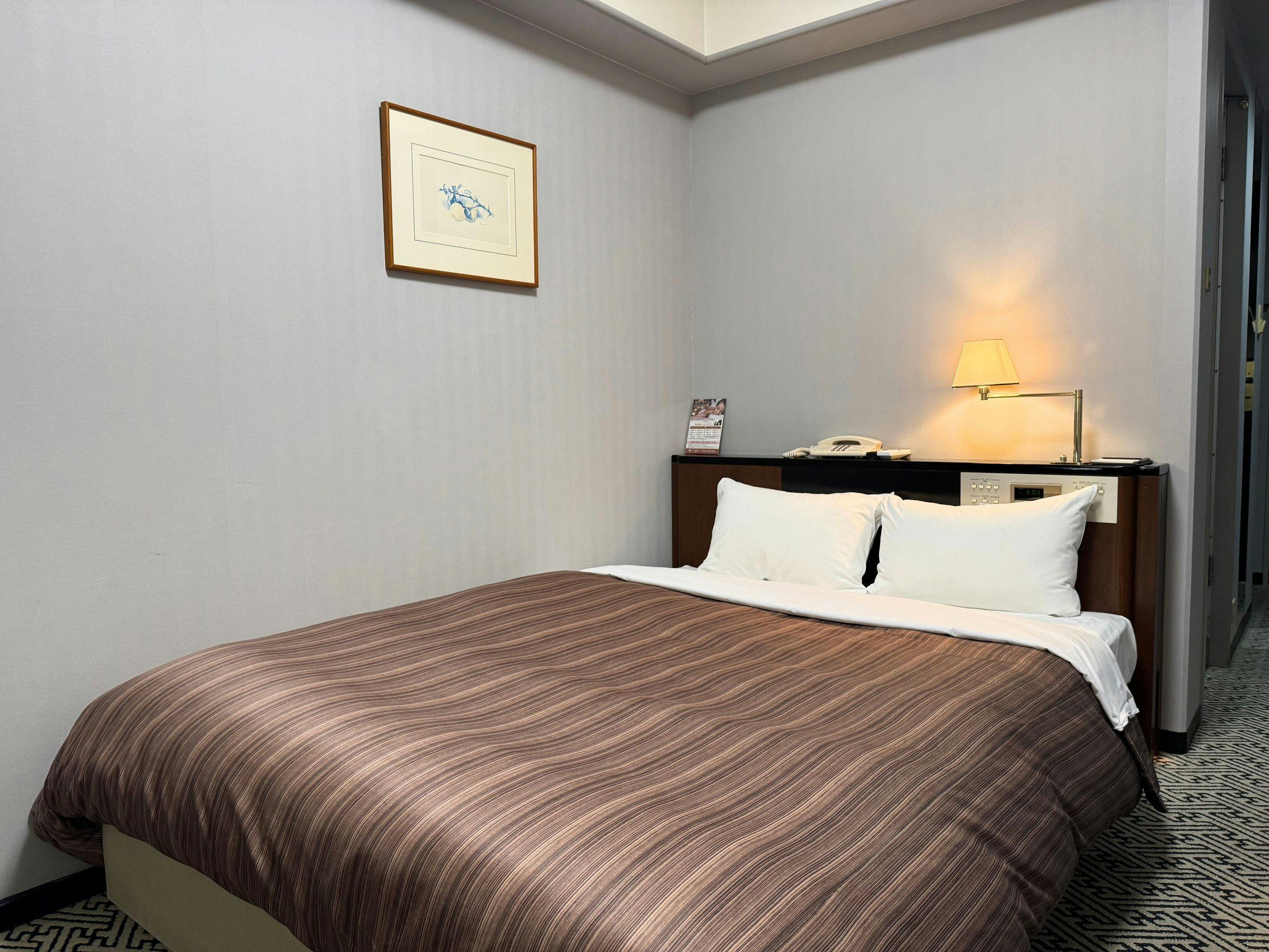 <エコノミーダブルルーム　熊本城側>