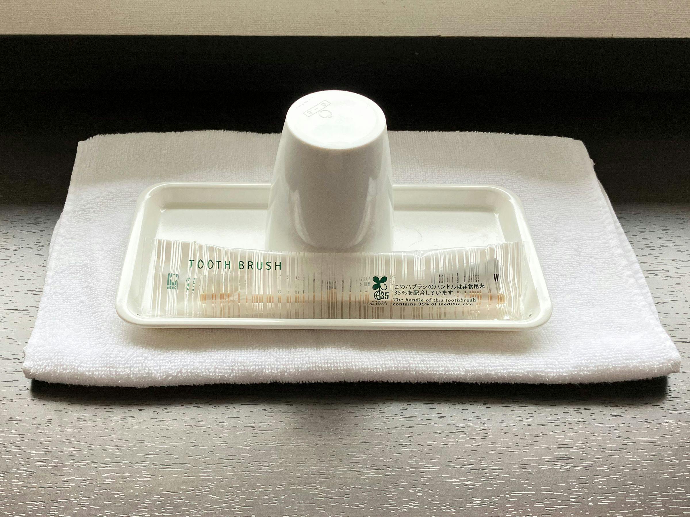 แปรงสีฟันและผ้าขนหนู