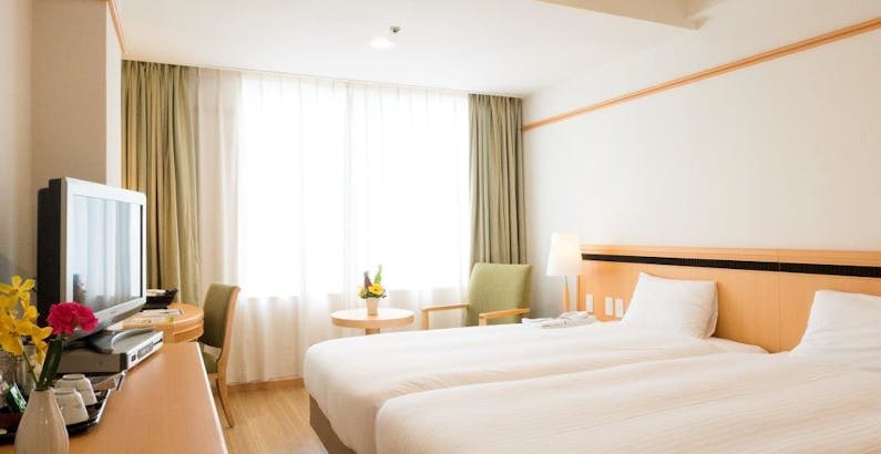 禁煙 ハリウッドツイン 4 6階 2つのベッドに隙間無し シンプル国際通りステイ 朝食付 プラン ホテルロイヤルオリオン 一休 Comビジネス