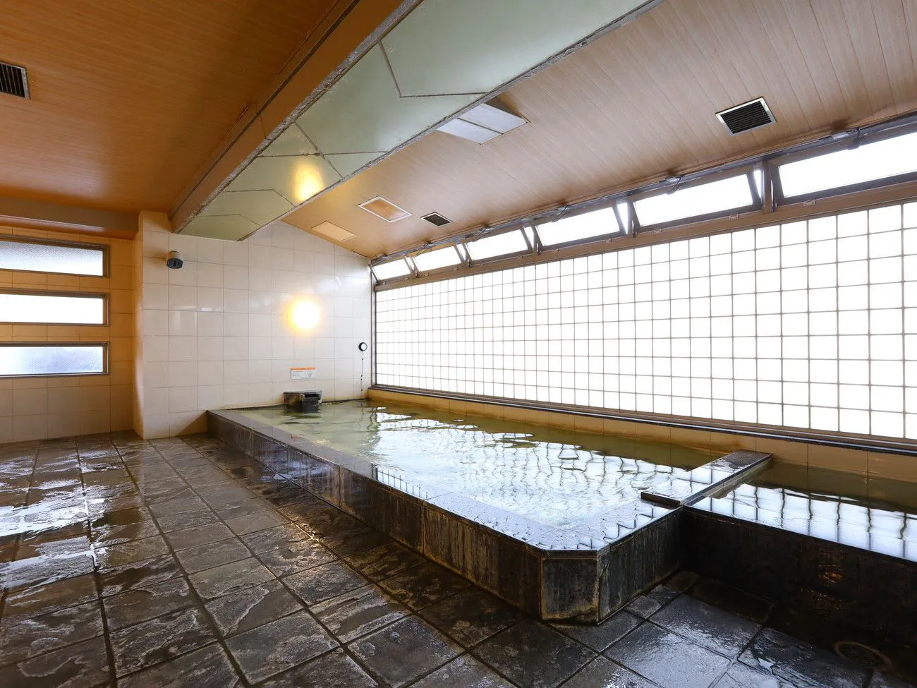 男性大浴殿（内湯）