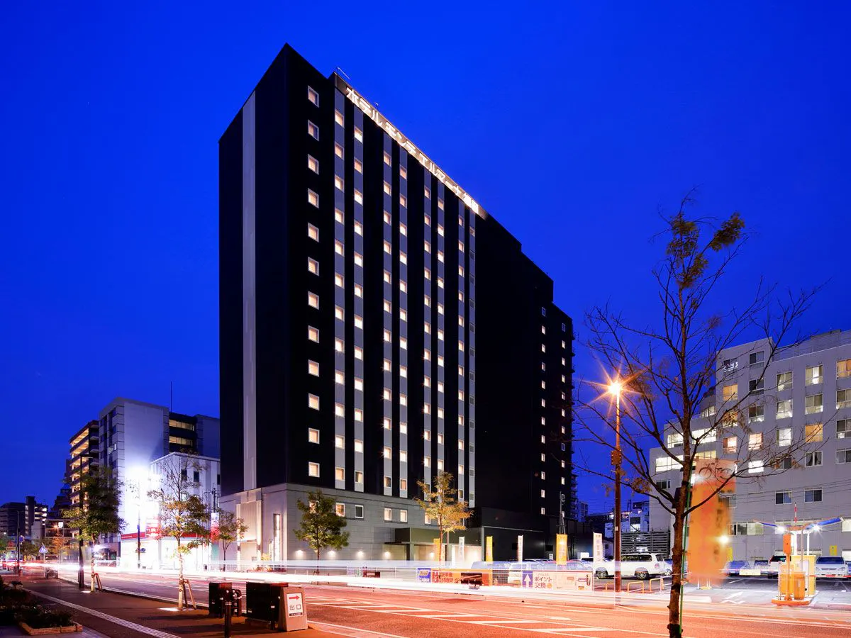 ホテル外観（夜）