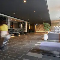 ล็อบบี้ชั้น 4: ภาพเคาน์เตอร์ต้อนรับ