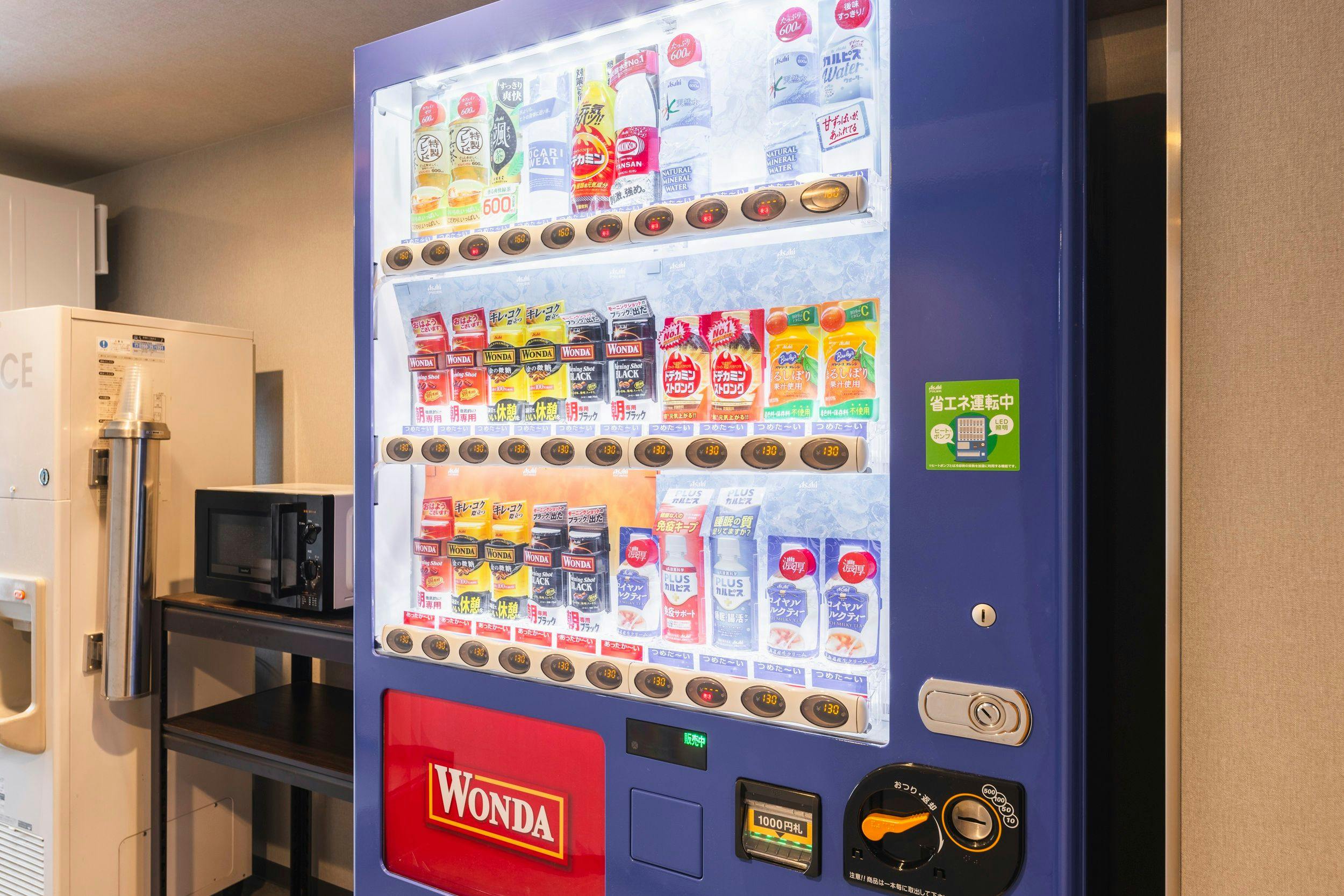 ソフトドリンク自動販売機は4階です