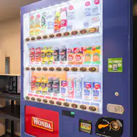 ソフトドリンク自動販売機は4階です