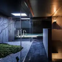 ห้องอาบน้ำสาธารณะขนาดใหญ่ 'KOMOREBI Komorebi'