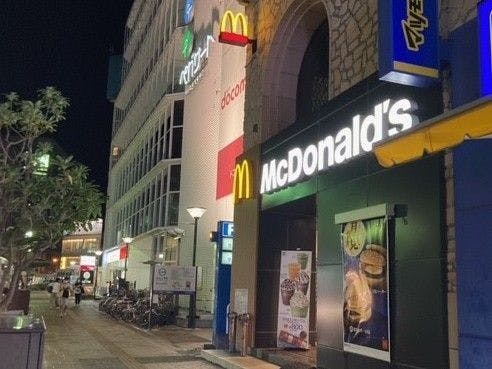 当館地下1階のマクドナルド