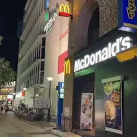 当館地下1階のマクドナルド