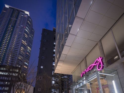 オフィス街らしい夜景も見どころです。