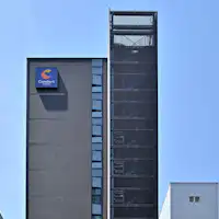 从伏见站3号出口步行4分钟。