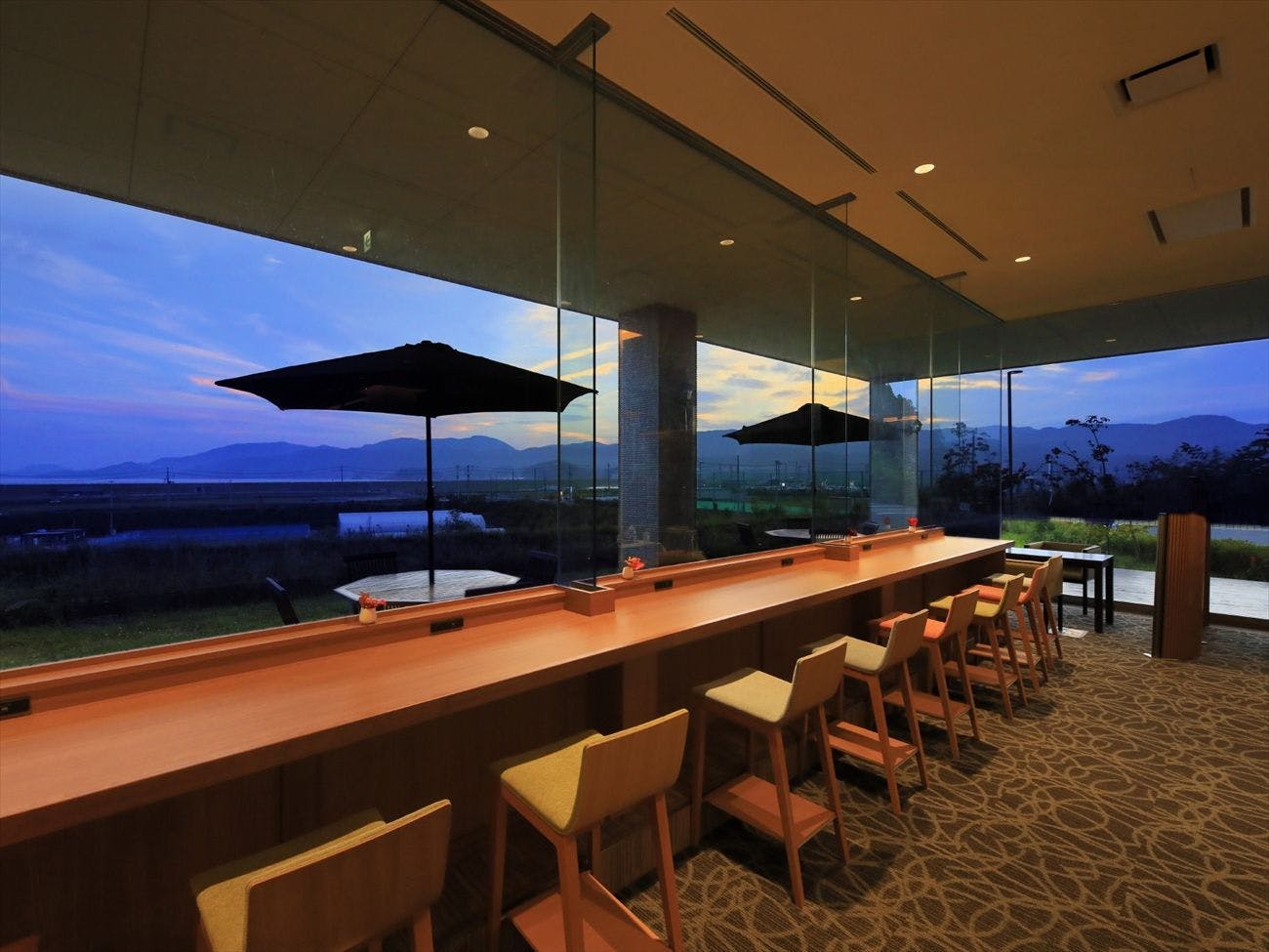 커피 라운지 (공유 오피스 공간)