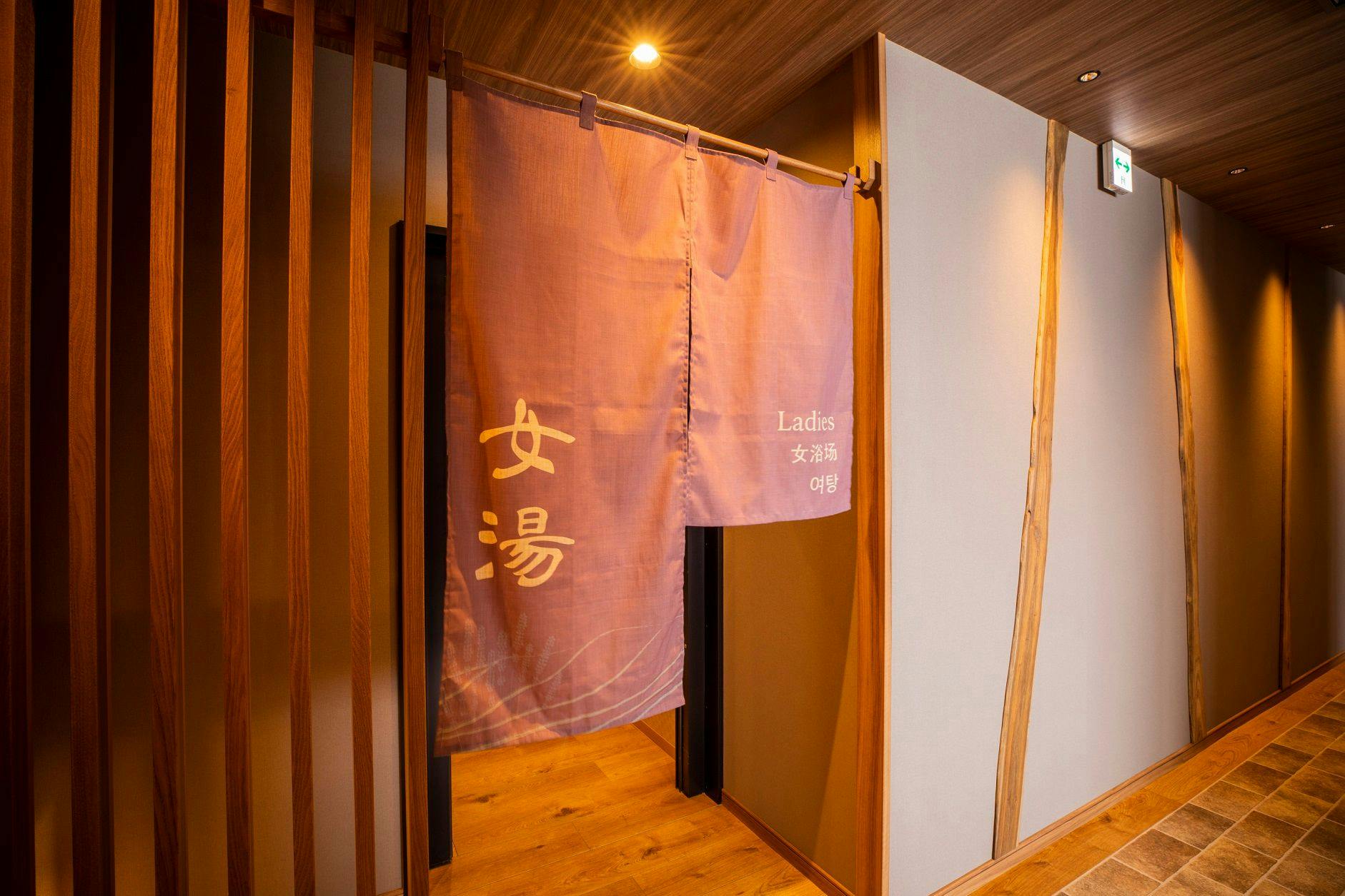 ทางเข้าห้องอาบน้ำหญิง